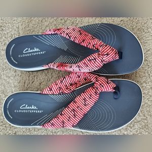 Cloudsteppers Clarks Arla Glison red, white, blue. Flip Flop Sandals Size 8.5